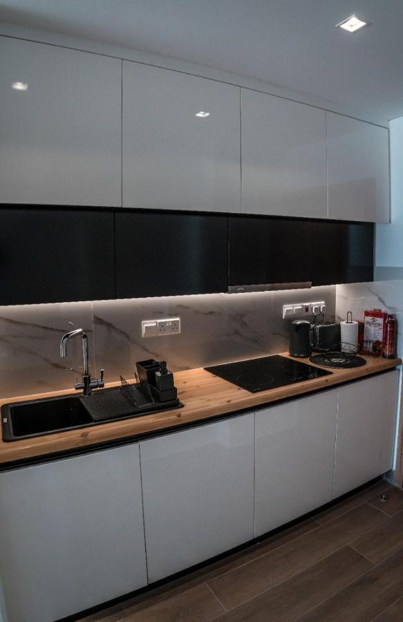 Cosea Living: Seaside Deluxe Suite In Harbour 107B Paphos Eksteriør bilde