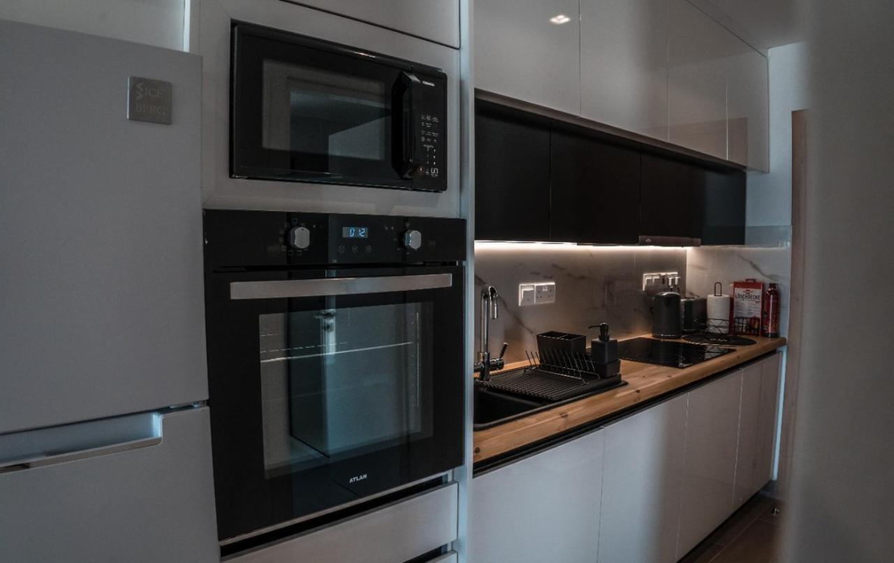 Cosea Living: Seaside Deluxe Suite In Harbour 107B Paphos Eksteriør bilde