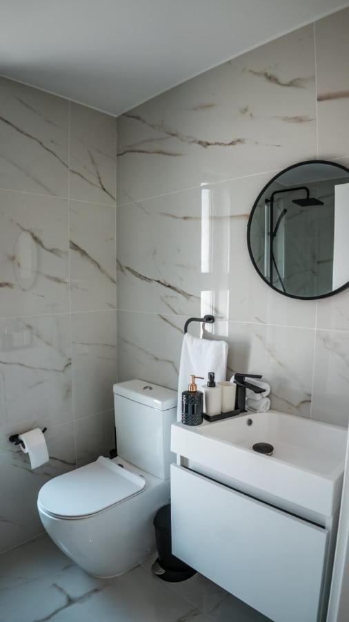 Cosea Living: Seaside Deluxe Suite In Harbour 107B Paphos Eksteriør bilde